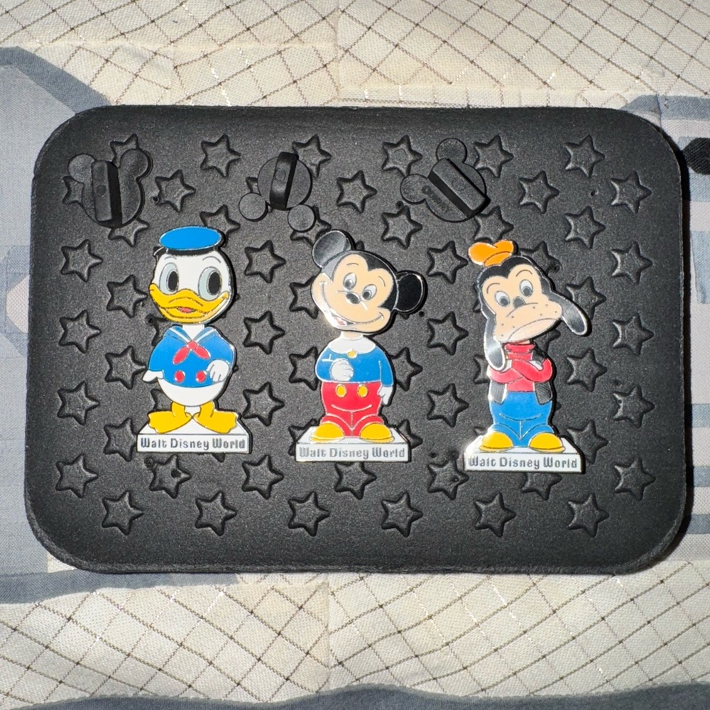 Disney Character Pin Set